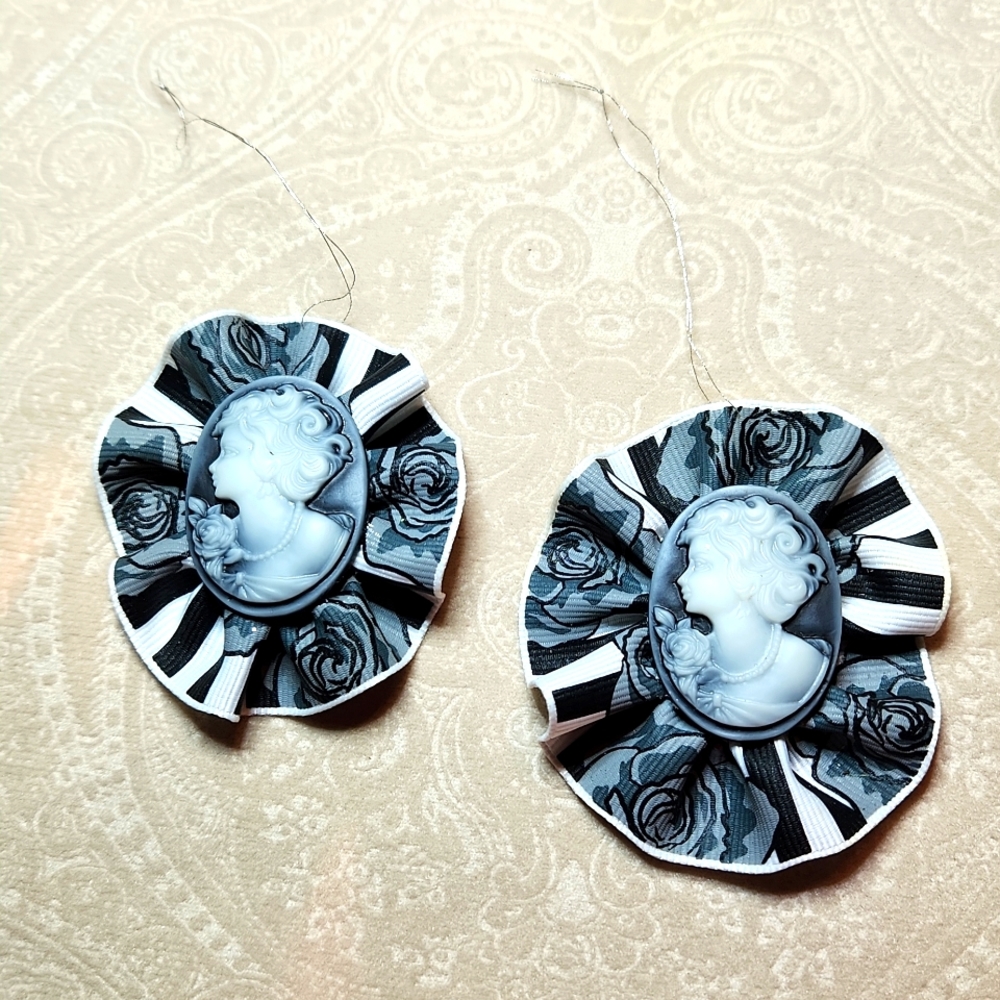 Handmade Christmas Halloween resin lady cameo ribbon ornaments. Black white NWT!